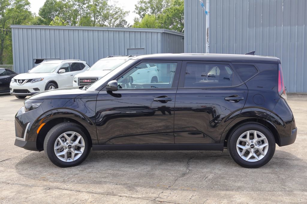 Used 2025 Kia Soul LX image 23