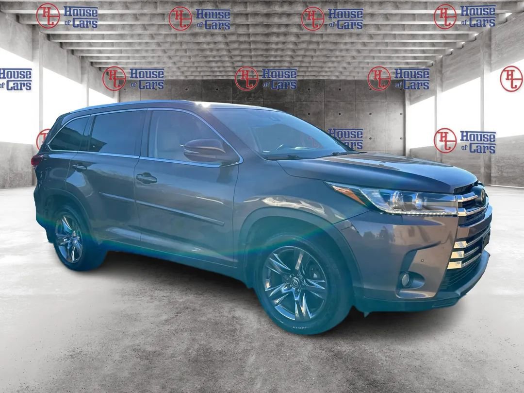 Used 2017 Toyota Highlander Limited Platinum image 3