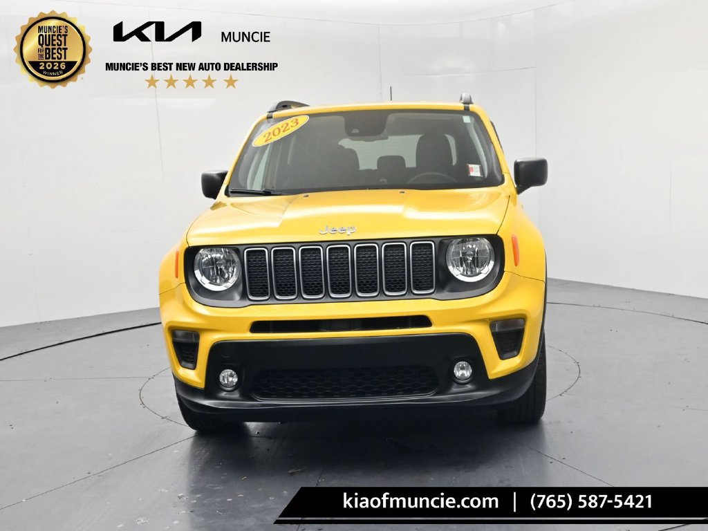Used 2023 Jeep Renegade Latitude w/ Premium Group AWD/4WD image 3