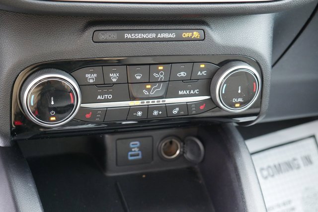 Used 2022 Ford Escape SE w/ SE Sport Appearance Package image 24