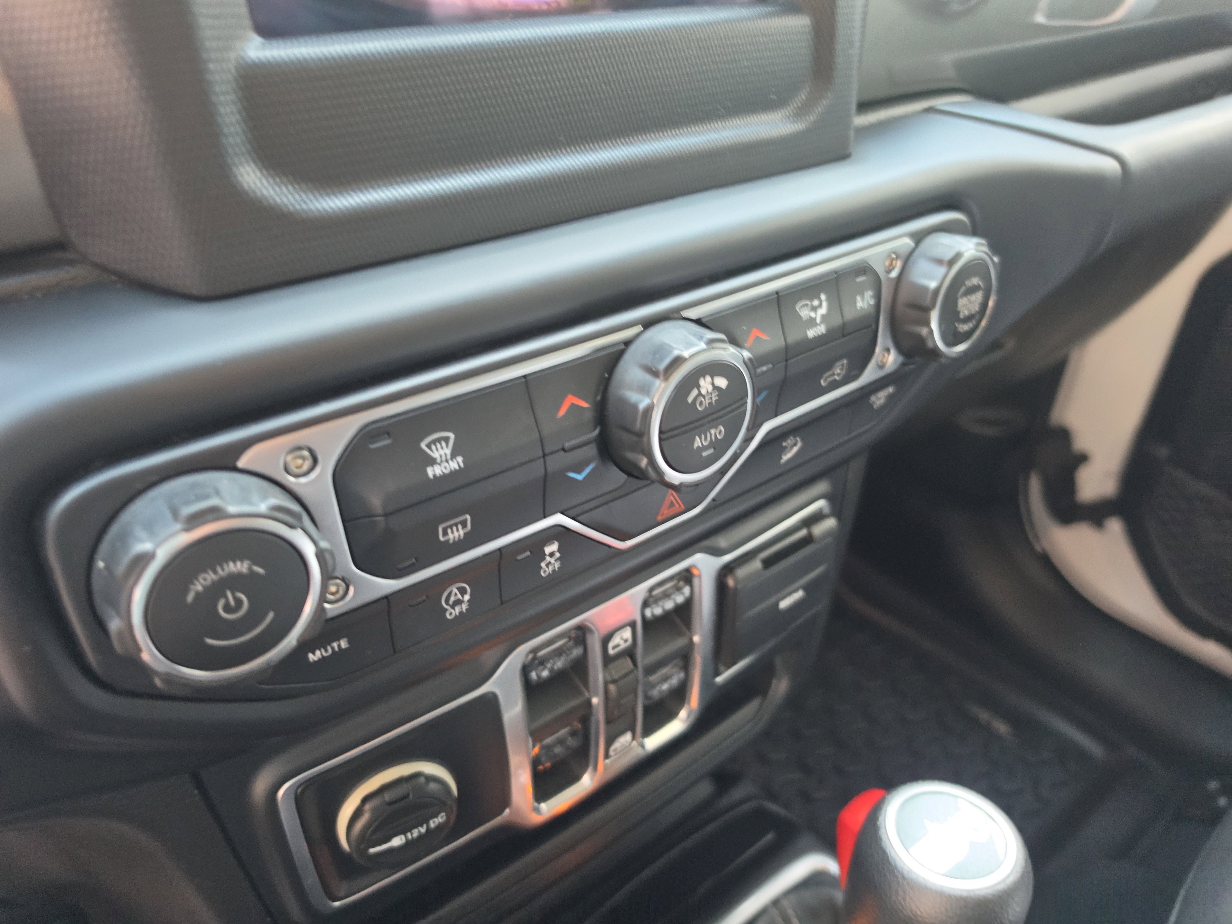 Used 2019 Jeep Wrangler Unlimited Sahara AWD/4WD image 21