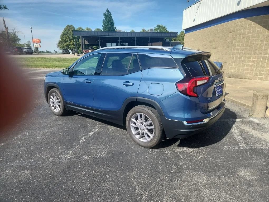 Used 2024 GMC Terrain SLT w/ LPO, Floor Liner Package FWD image 4
