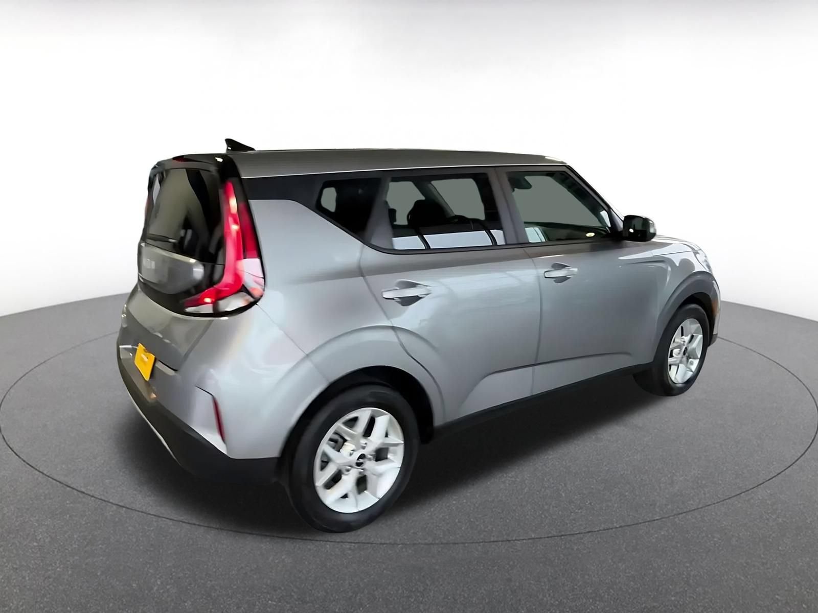 Used 2025 Kia Soul LX w/ LX Technology Package FWD image 12
