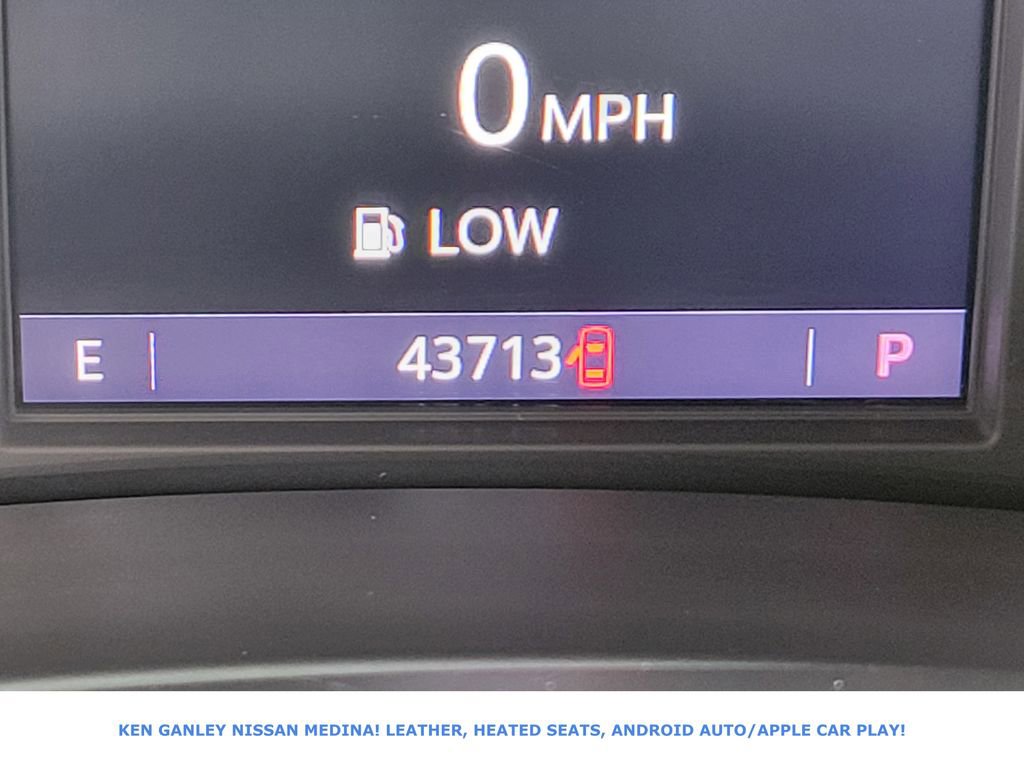 Used 2023 Buick Enclave Essence image 35