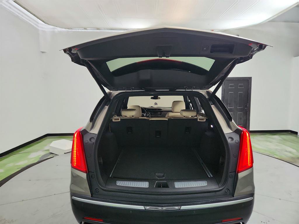 Used 2017 Cadillac XT5 Luxury w/ Driver Awareness Package FWD image 30