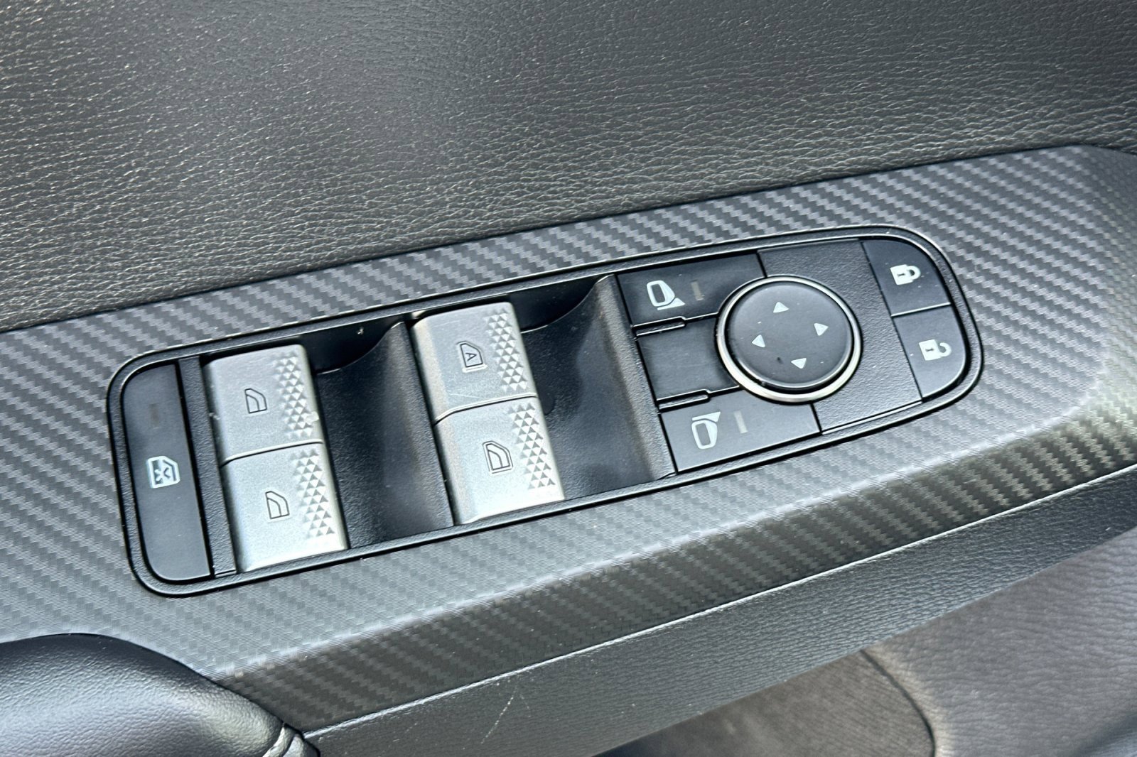 Used 2022 Mitsubishi Outlander ES image 12