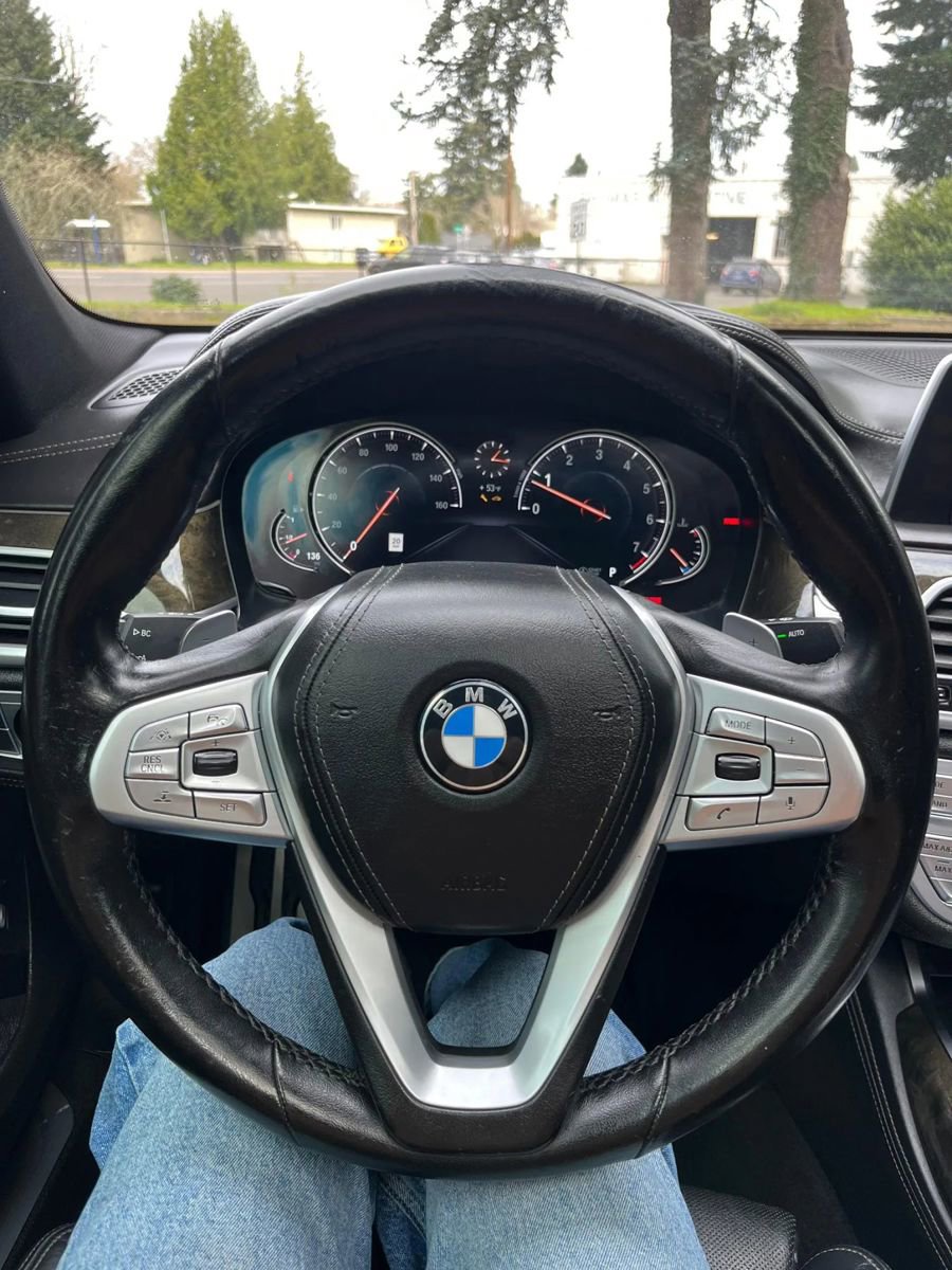 Used 2019 BMW 750i w/ Executive Package RWD image 13