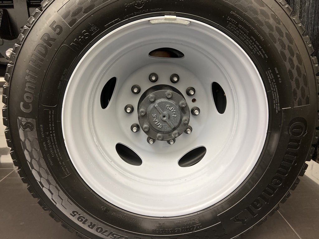 New 2025 Ford F550 4x4 Regular Cab Super Duty image 7