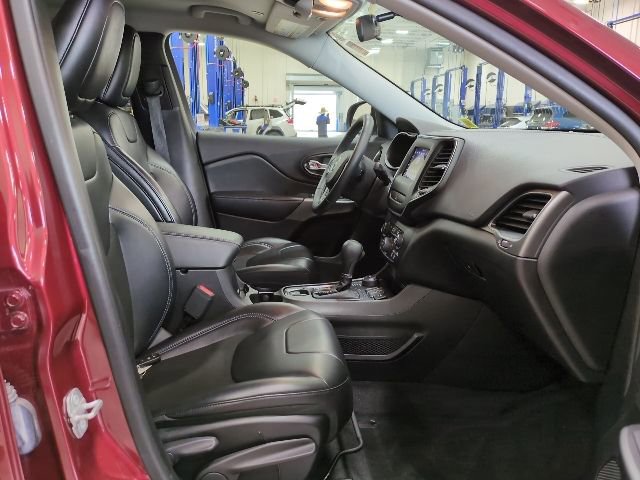 Used 2019 Jeep Cherokee Latitude Plus w/ Cold Weather Group AWD/4WD image 11