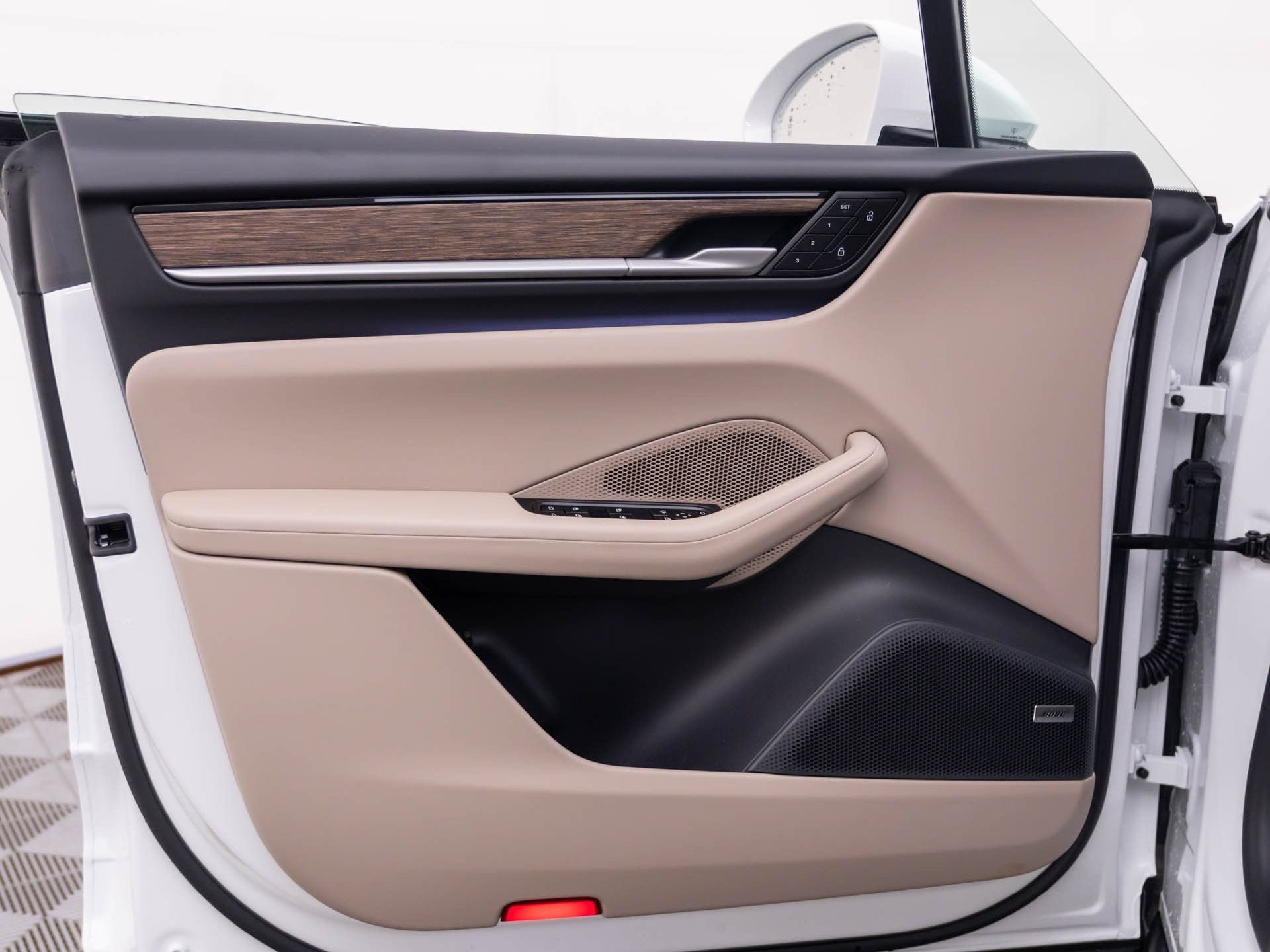 New 2026 Porsche Macan 4 Electric AWD/4WD image 14