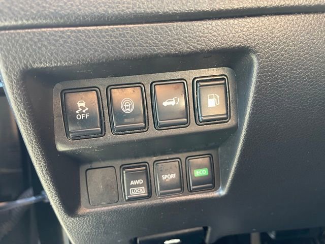 Used 2020 Nissan Rogue SV image 18