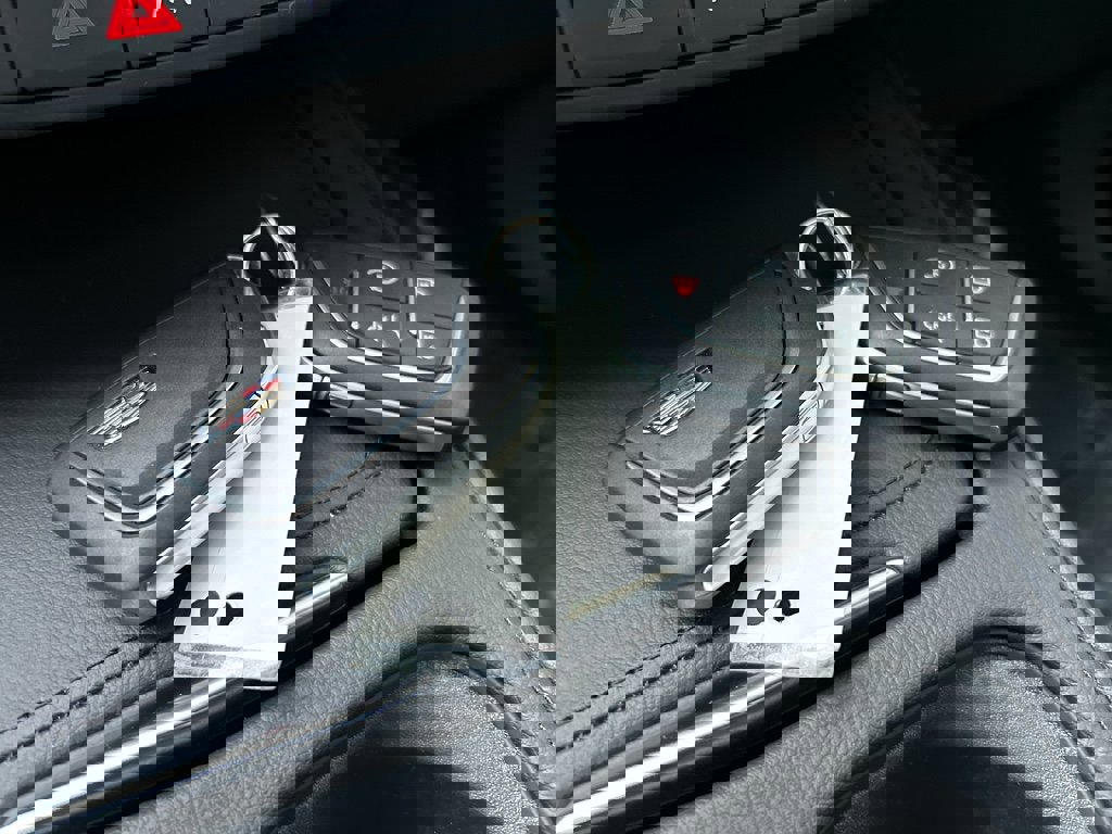 Used 2024 Cadillac XT4 Premium Luxury image 29