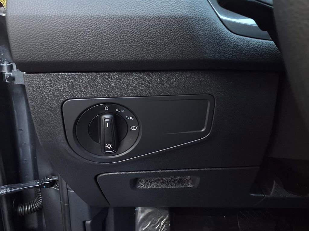 Used 2021 Volkswagen Tiguan S image 13