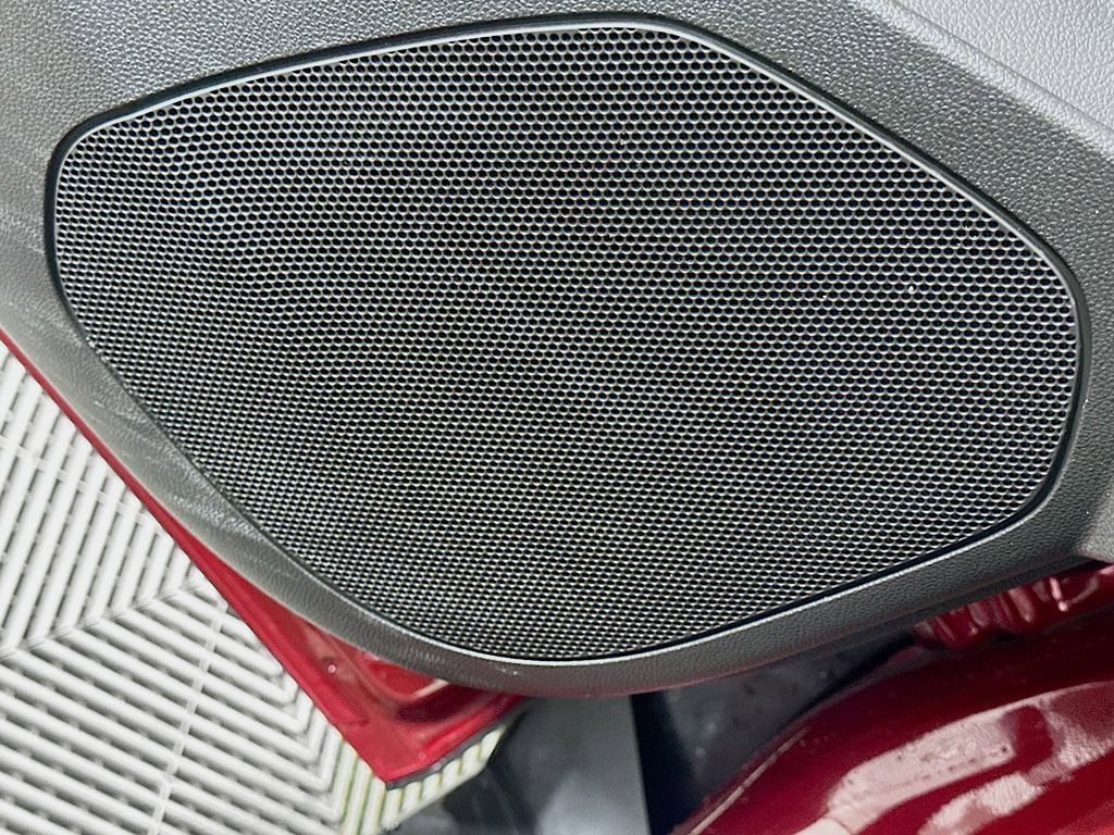 Used 2025 Chevrolet Trax LS w/ LS Convenience Package image 18