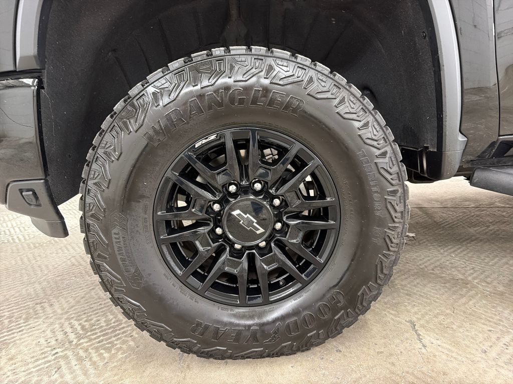 Used 2026 Chevrolet Silverado 2500 ZR2 AWD/4WD image 15