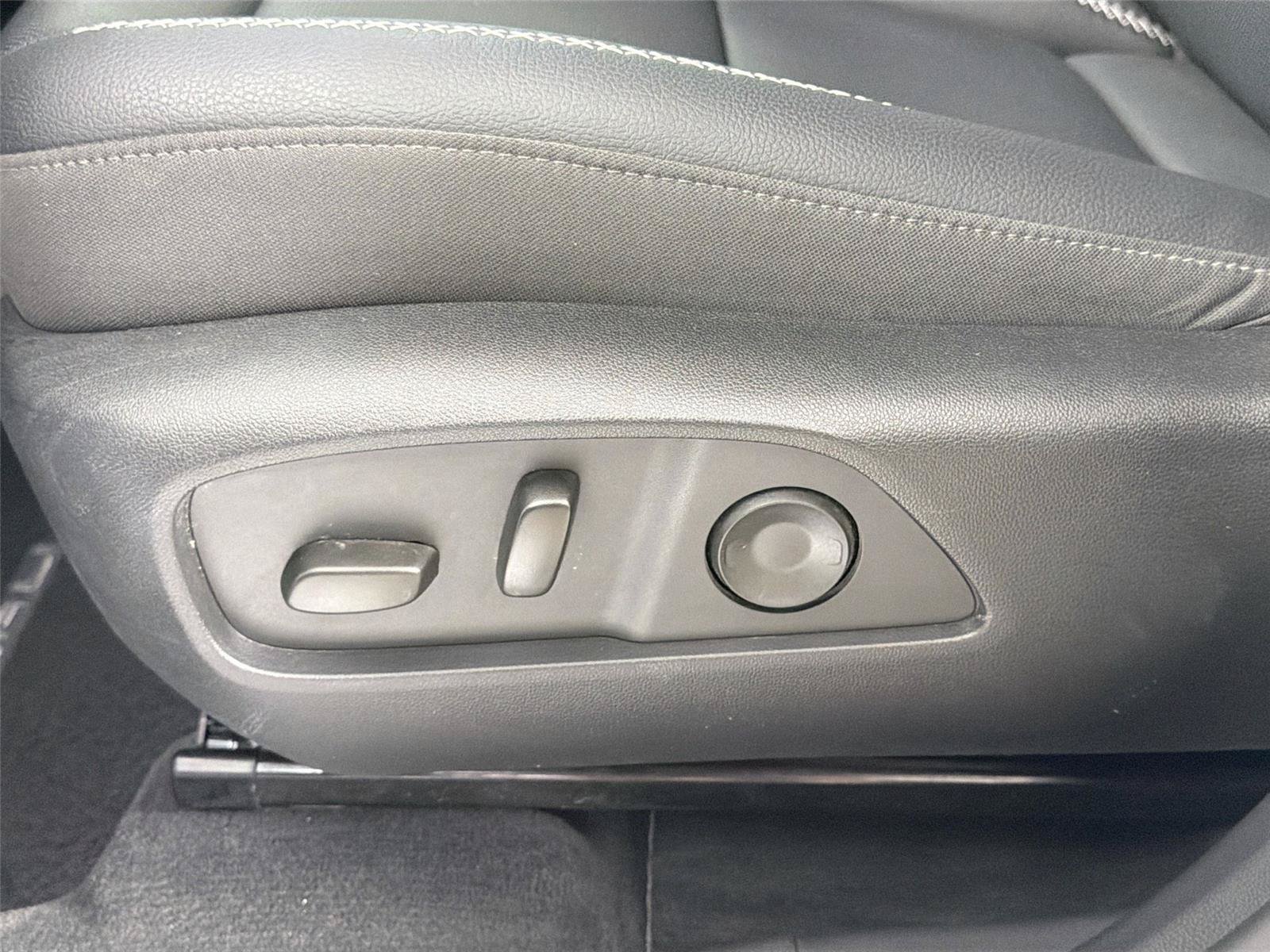 Used 2026 GMC Terrain Denali AWD/4WD image 18