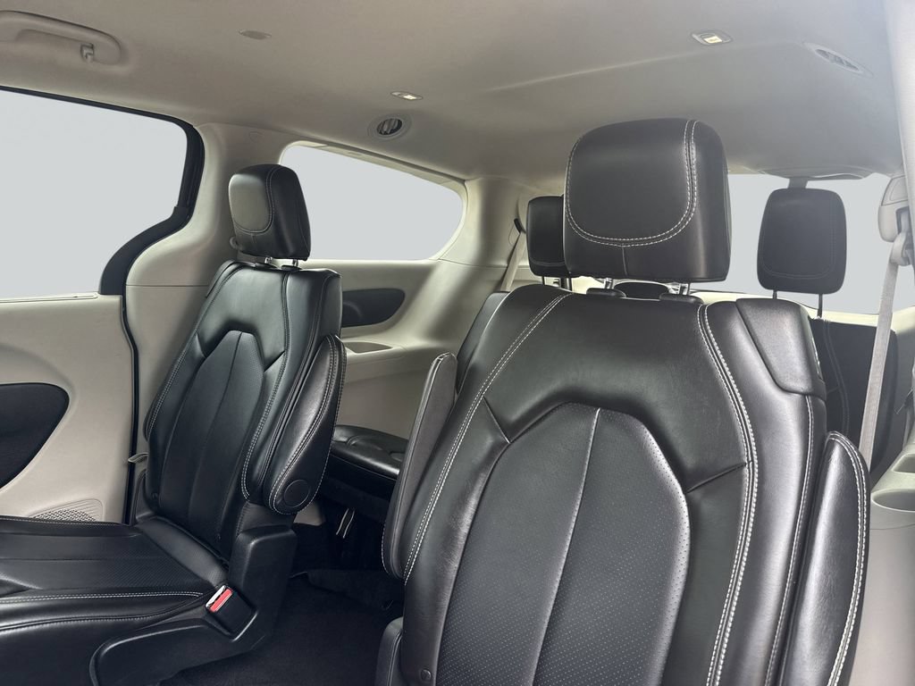 Used 2024 Chrysler Pacifica Touring-L FWD image 30