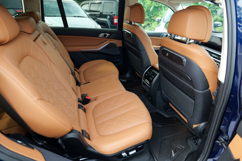 Used 2024 BMW X7 xDrive40i w/ Premium Package AWD/4WD image 32