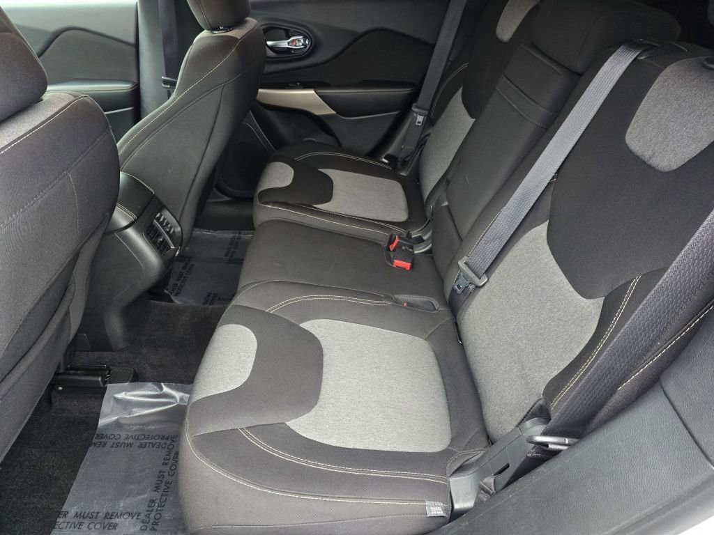 Used 2018 Jeep Cherokee Latitude AWD/4WD image 24