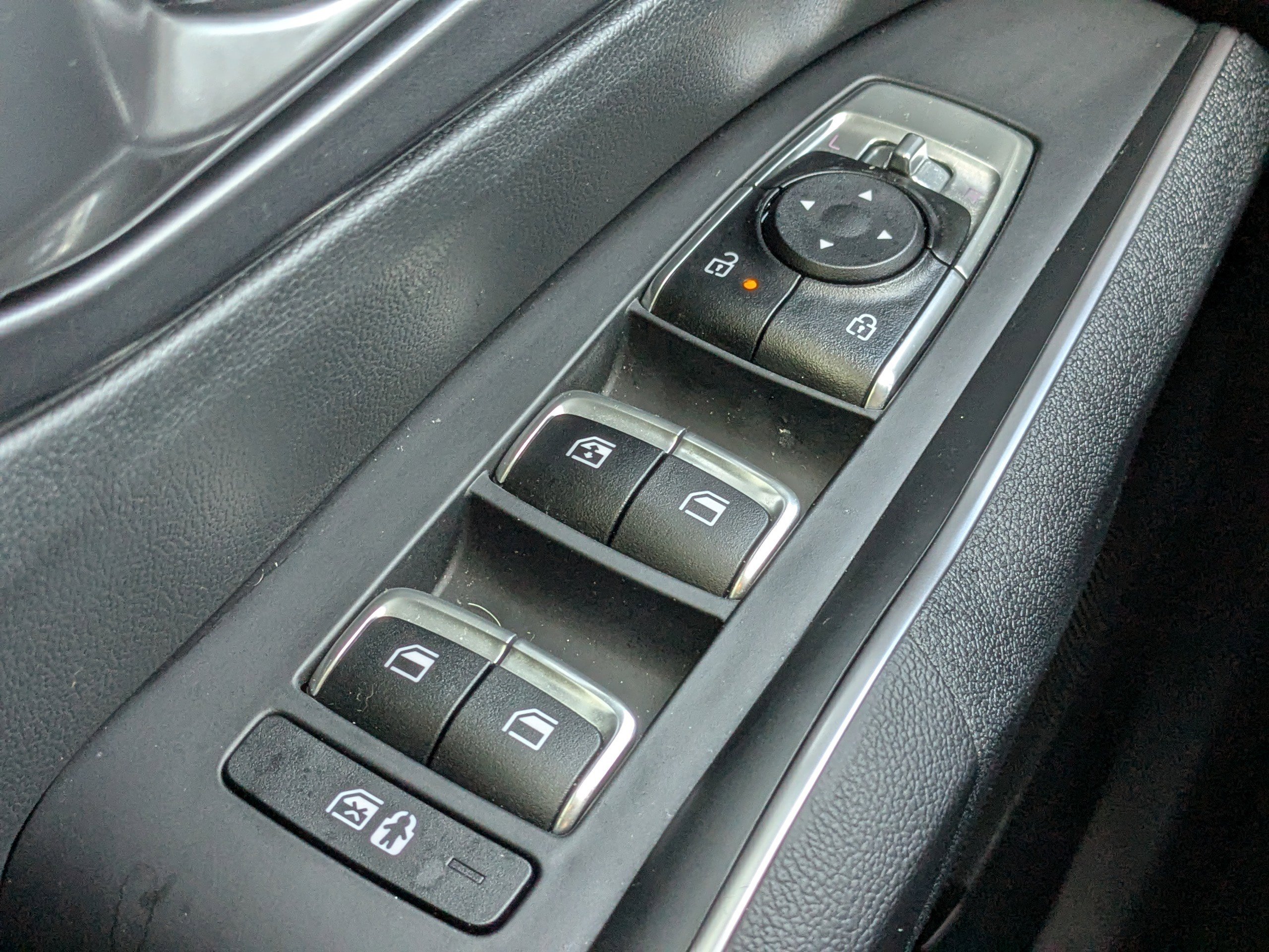 Certified 2024 Kia Sorento S w/ Panoramic Sunroof Package image 28