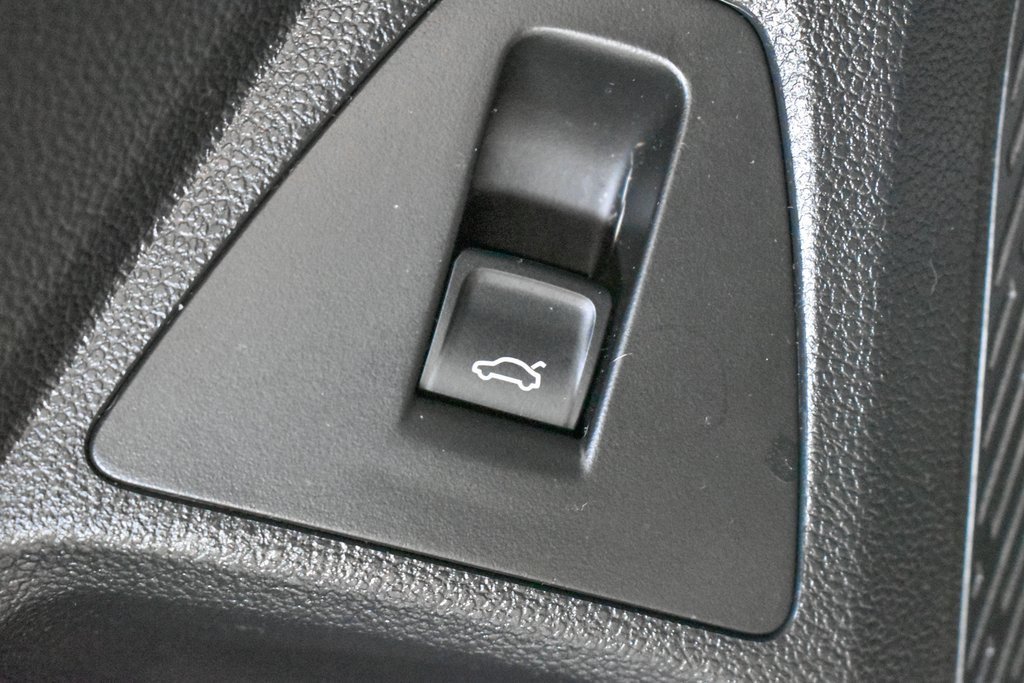 Used 2025 Volkswagen Jetta SE image 23