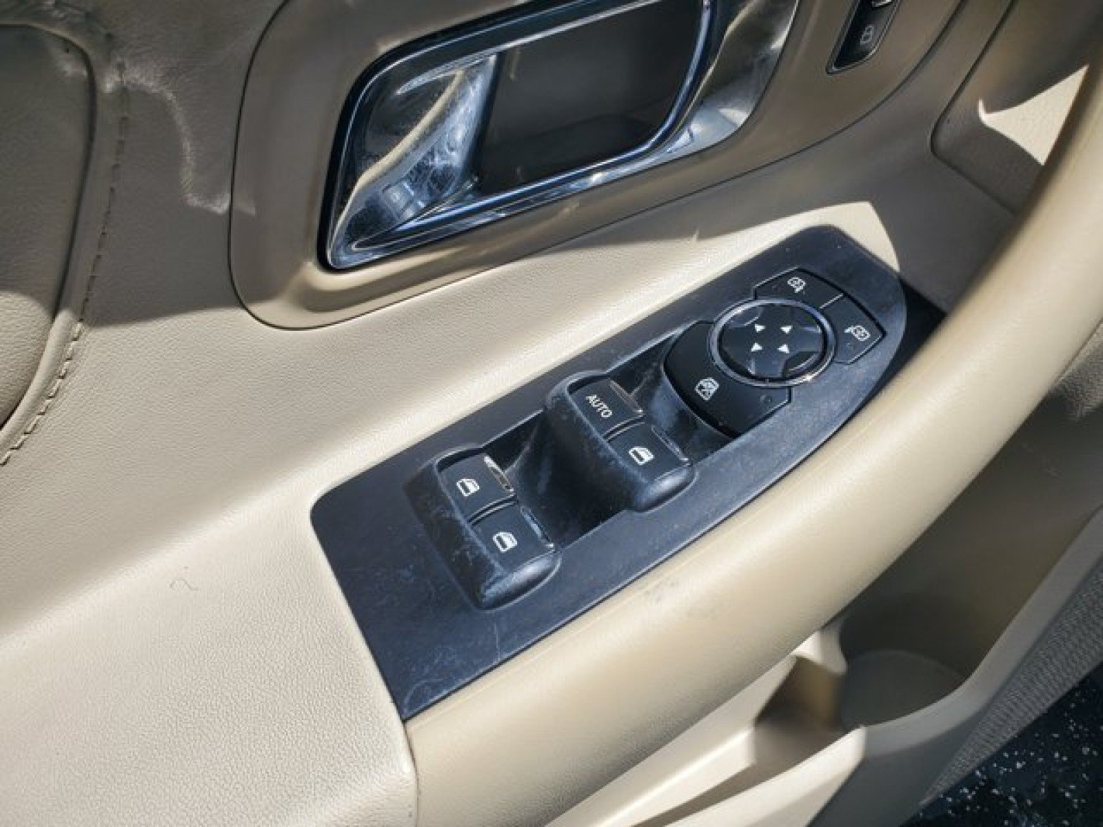 Used 2014 Ford Taurus SE FWD image 13