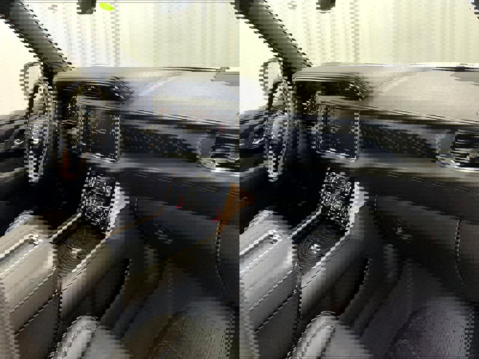 Used 2023 GMC Yukon Denali w/ Denali Reserve Package image 14