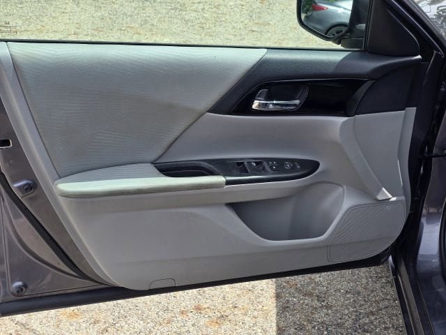 Used 2017 Honda Accord LX image 10