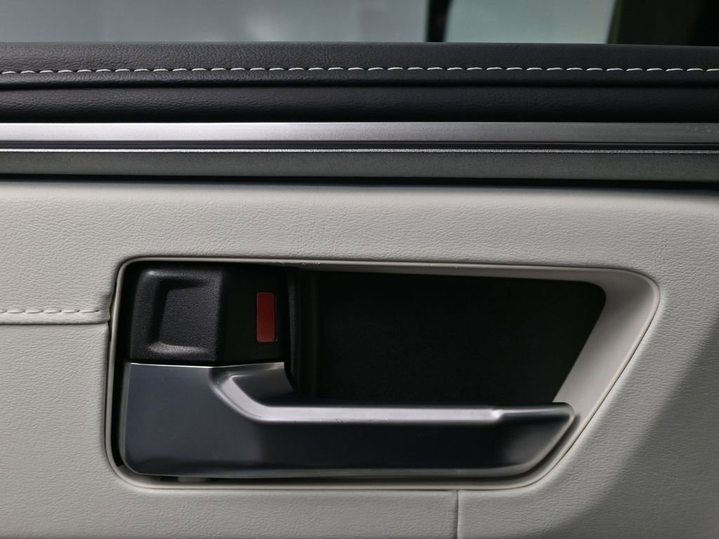 Used 2025 Toyota Sequoia Capstone image 17