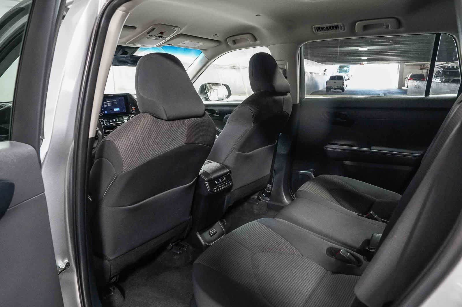 Used 2025 Toyota Highlander LE FWD image 18