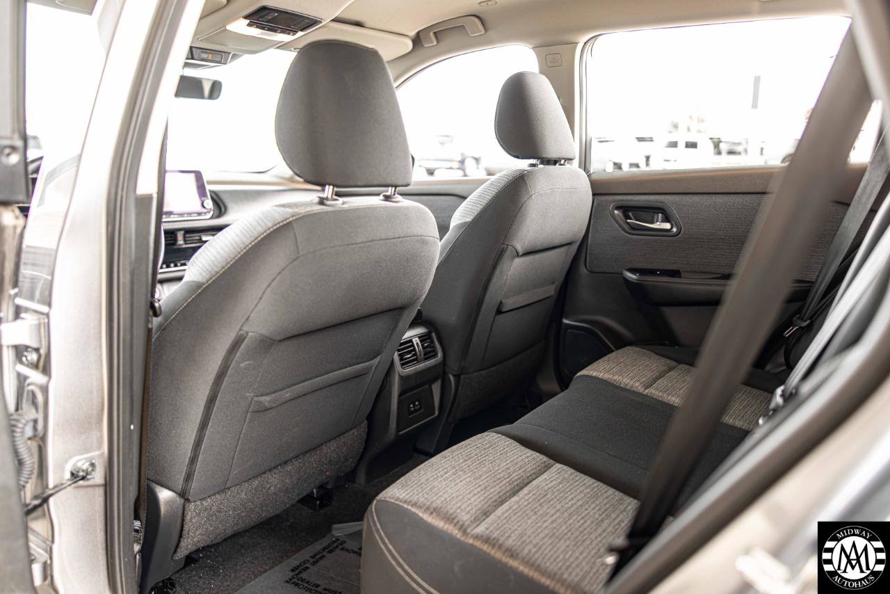 Used 2022 Nissan Rogue SV FWD image 19