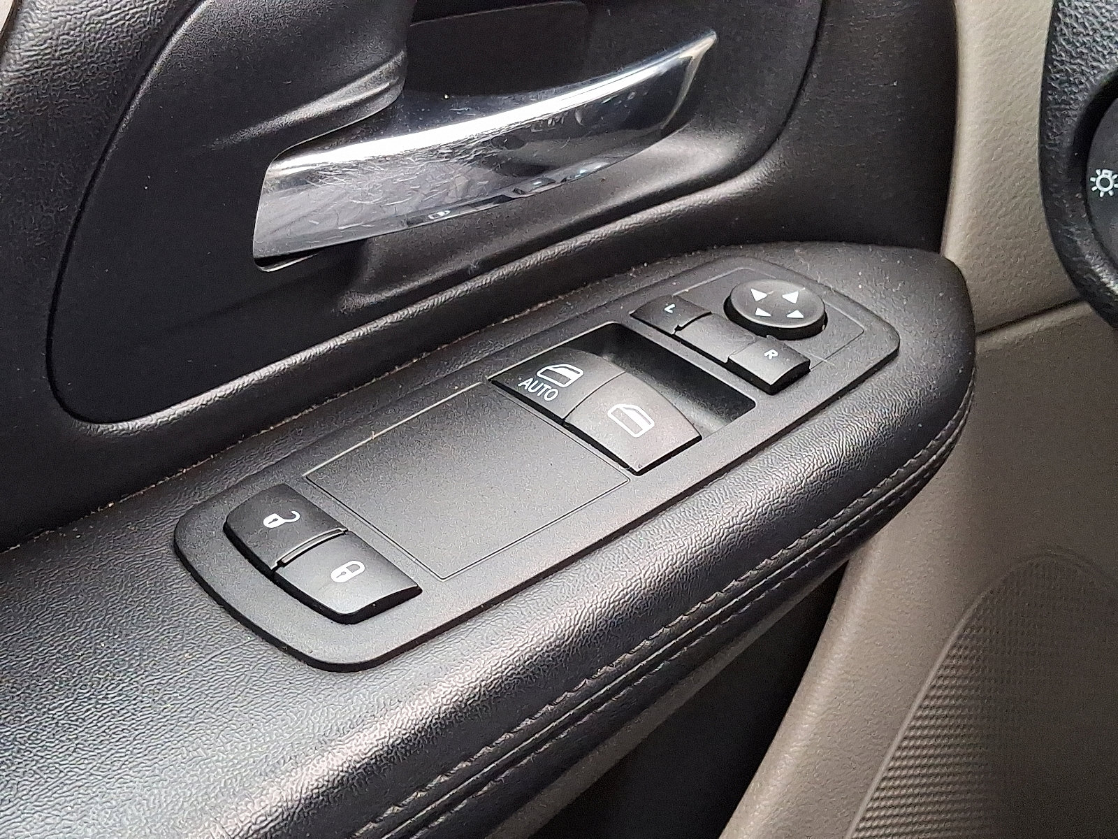 Used 2013 Dodge Grand Caravan SE image 25