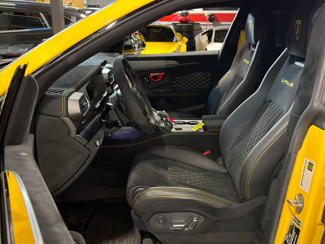 Used 2023 Lamborghini Urus Performante AWD/4WD image 23
