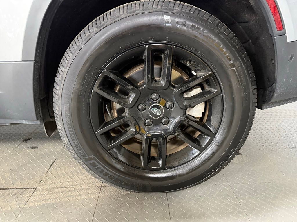 Used 2023 Land Rover Defender 130 SE AWD/4WD image 6