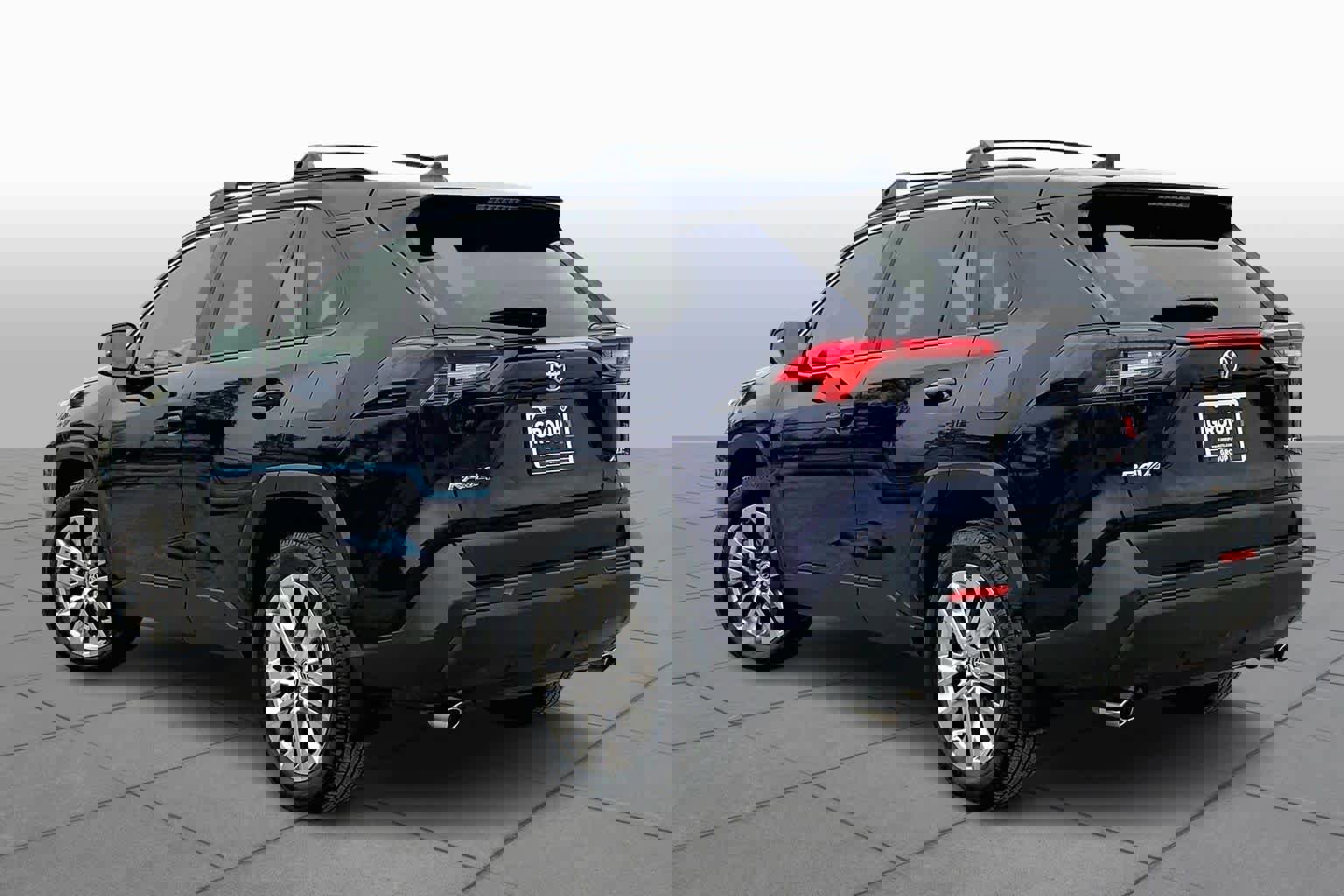 Used 2021 Toyota RAV4 XLE Premium image 11