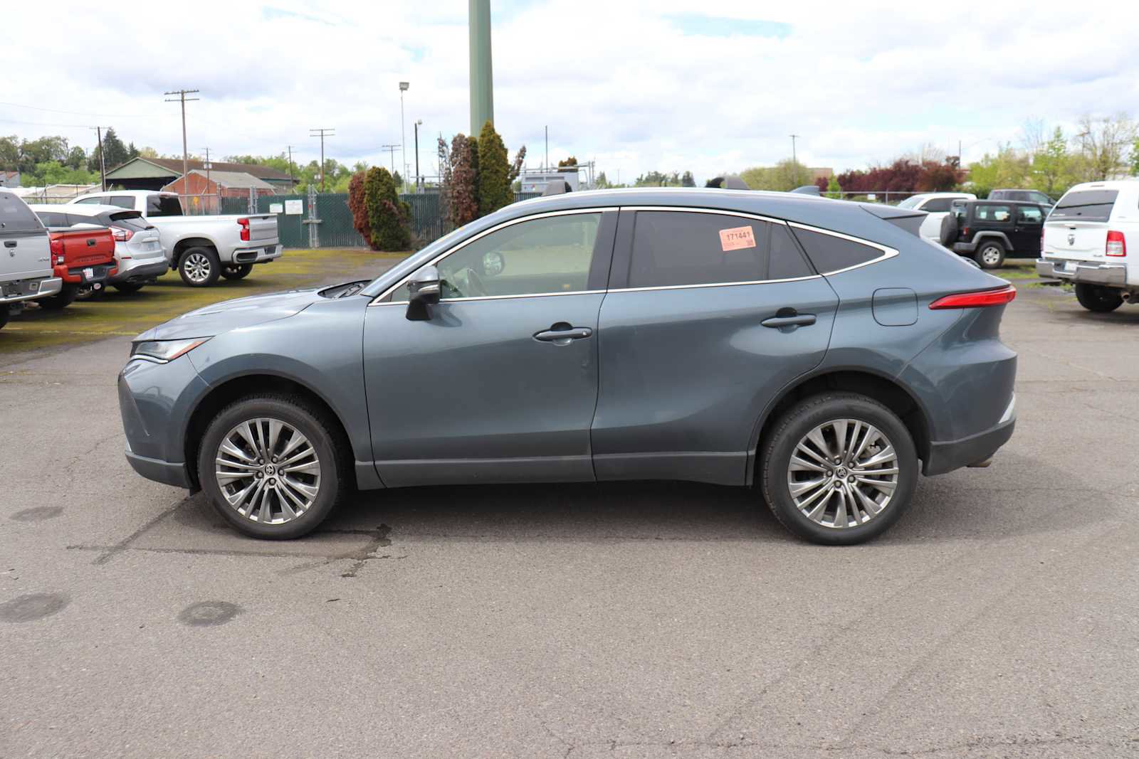 Used 2021 Toyota Venza XLE w/ Carpet Mat Package (TMS) AWD/4WD image 8