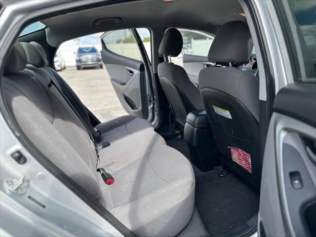 Used 2015 Hyundai Elantra SE FWD image 17