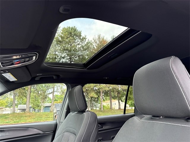 New 2025 Jeep Grand Cherokee L Laredo w/ Luxury Tech Group I image 4