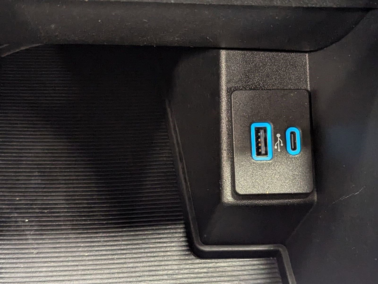 Used 2022 Ford Edge ST image 27