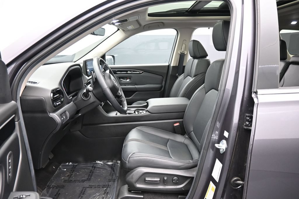 Certified 2025 Honda Pilot Touring image 22