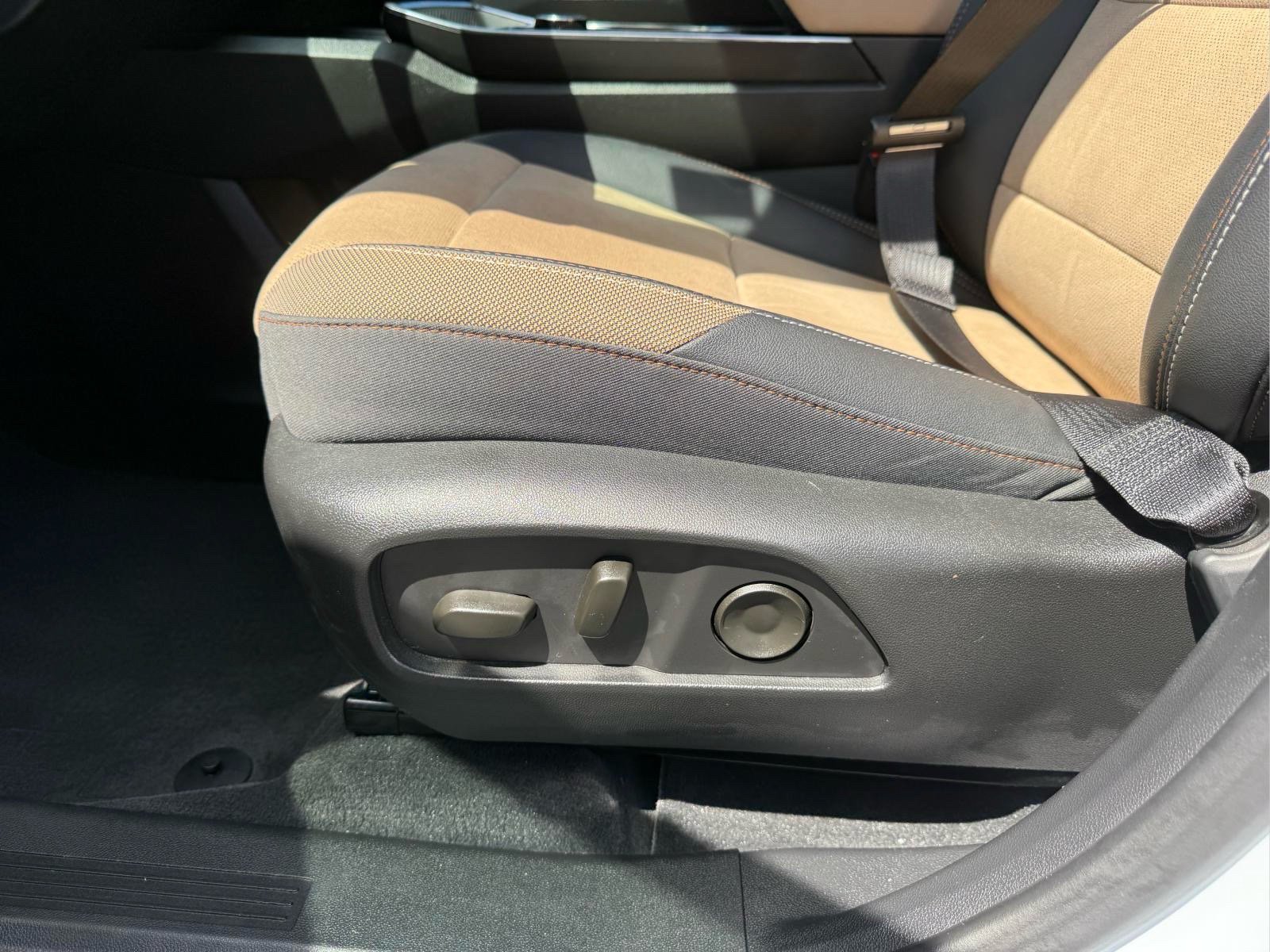 Used 2026 Chevrolet Equinox ACTIV w/ Convenience Package III AWD/4WD image 19