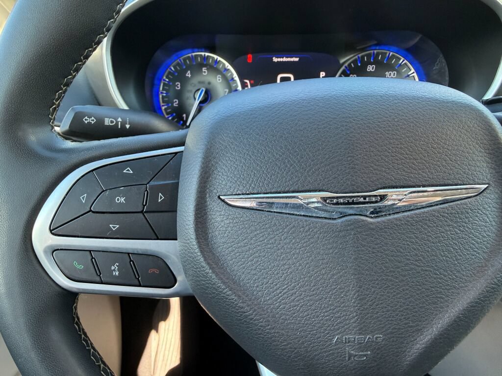 Used 2024 Chrysler Pacifica Touring-L FWD image 18