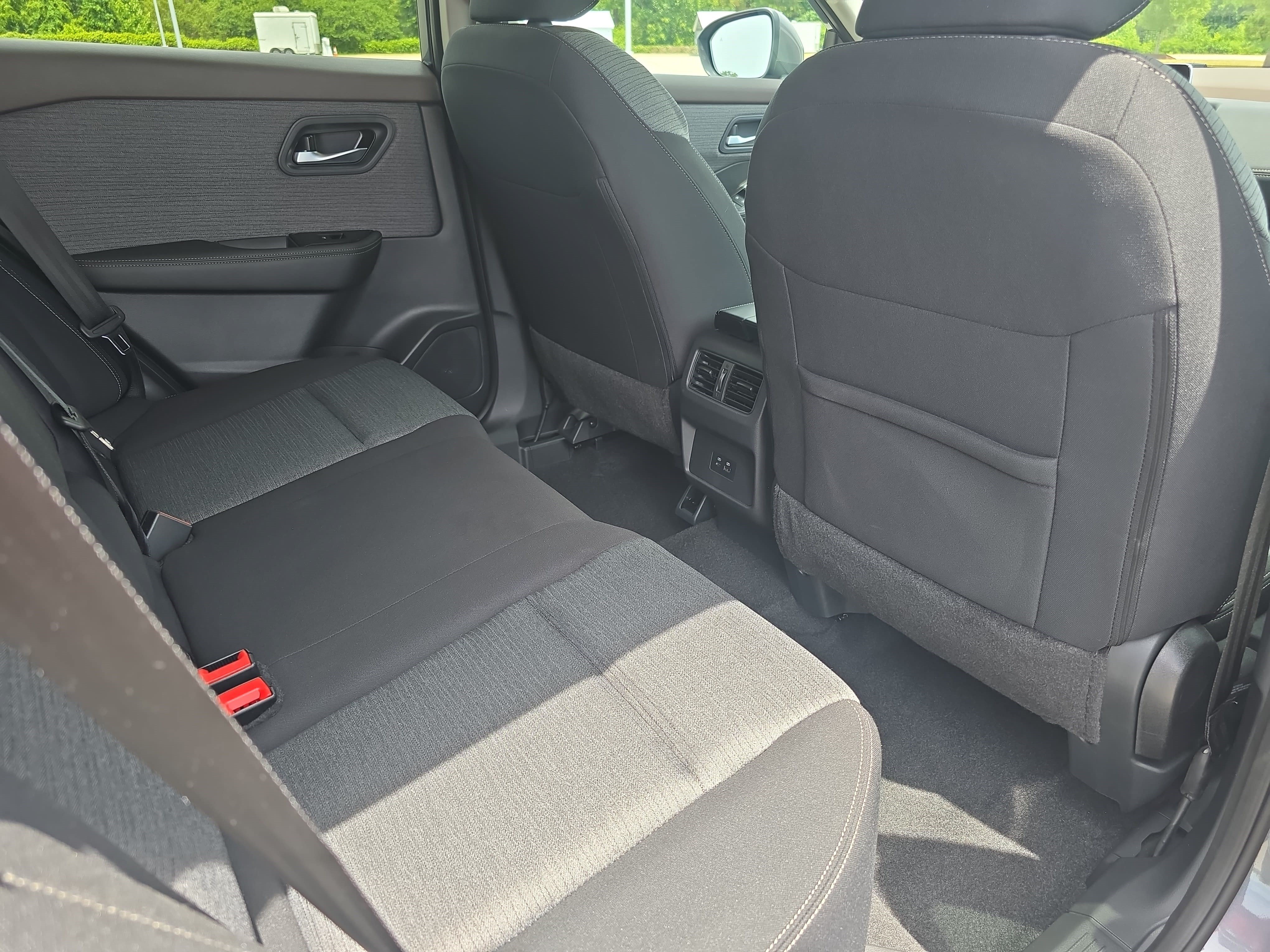 Used 2023 Nissan Rogue SV FWD image 11
