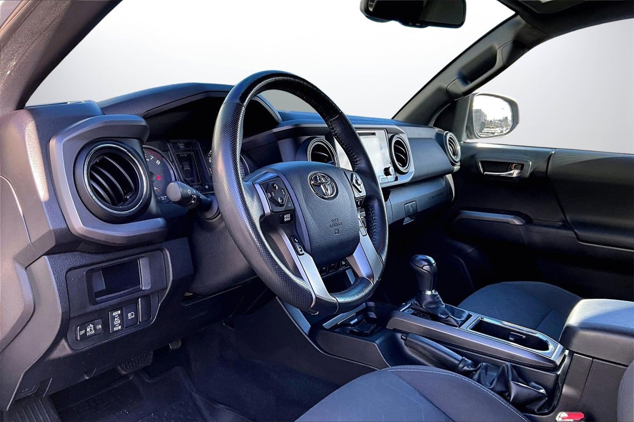 Used 2019 Toyota Tacoma TRD Off-Road w/ Technology Package image 17