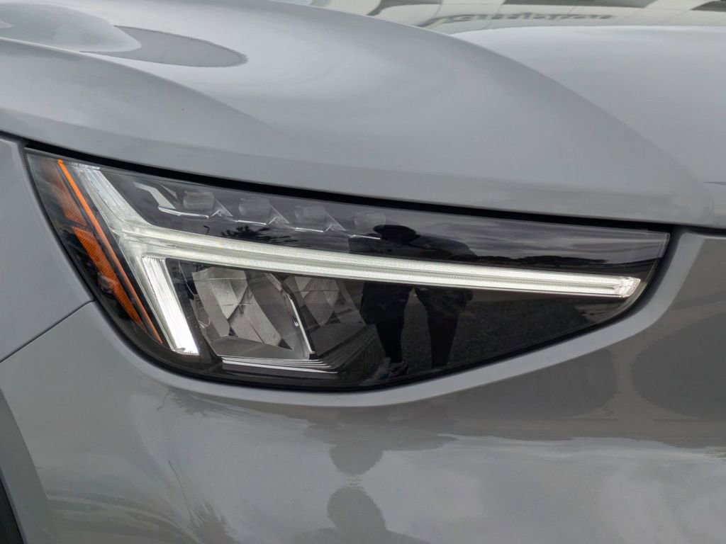 New 2025 Volvo XC40 B5 Core w/ Protection Package Premier image 10