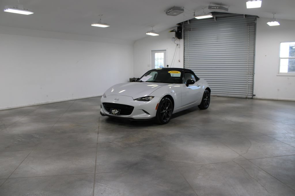 Used 2016 MAZDA MX-5 Miata Club RWD image 4