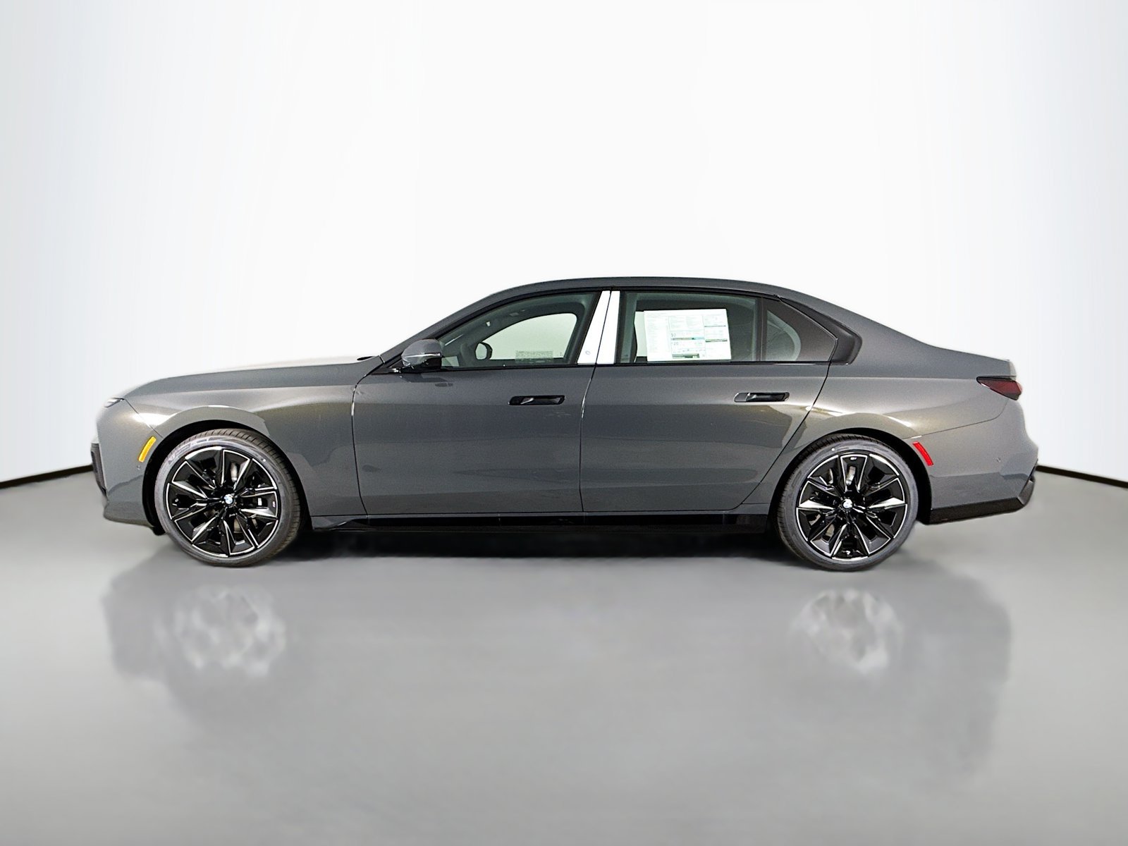 New 2026 BMW 760i xDrive w/ Premium Package AWD/4WD image 4