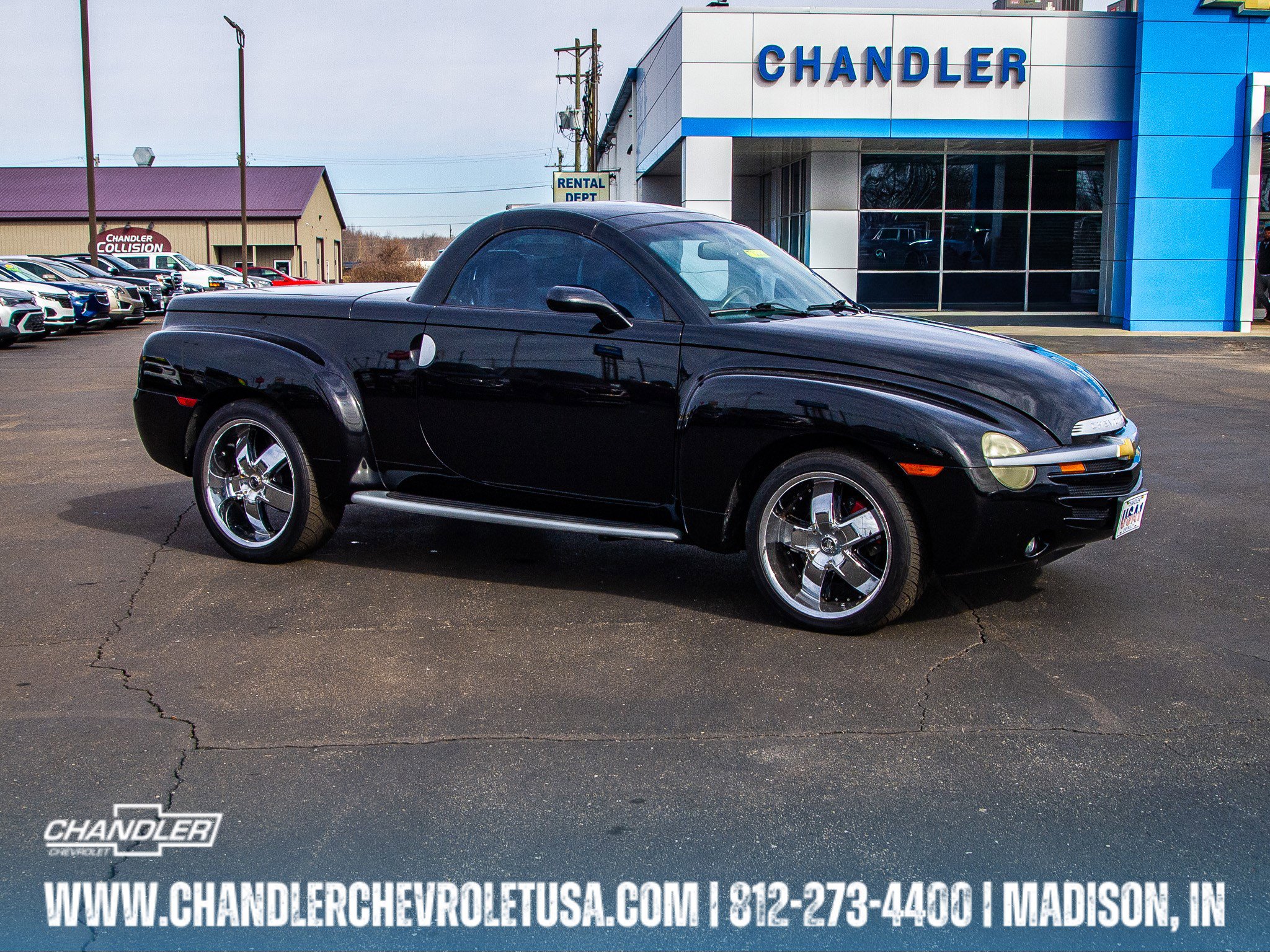 Used 2004 Chevrolet SSR w/ Preferred Equipment Group image 1