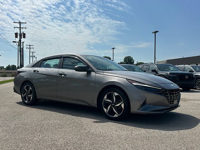 Used 2022 Hyundai Elantra Limited w/ Cargo Package FWD image 12