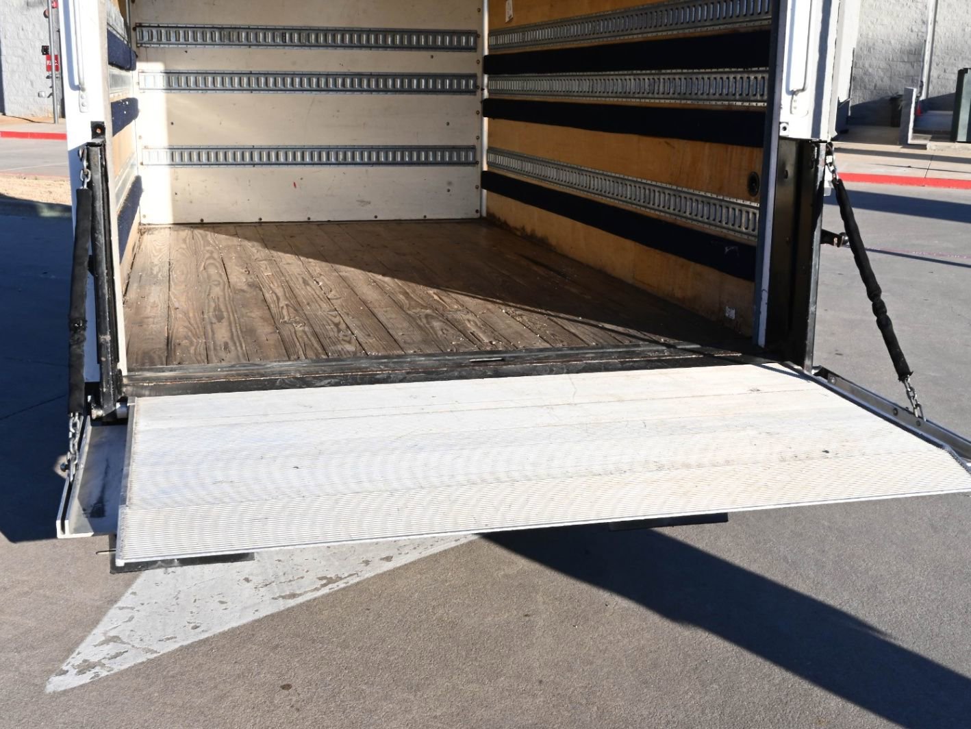 Used 2017 Chevrolet Express 3500 RWD image 16